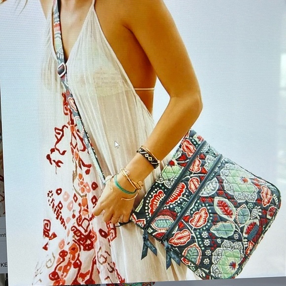 Vera Bradley Handbags - 💚HP💚Vera Bradley Nomadic Floral Hipster Bag